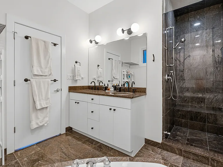 2864 W Lyndale St #2W — Photo 11
