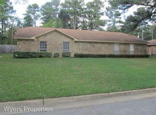 2108B Oak Hollow St, Longview, TX 75604