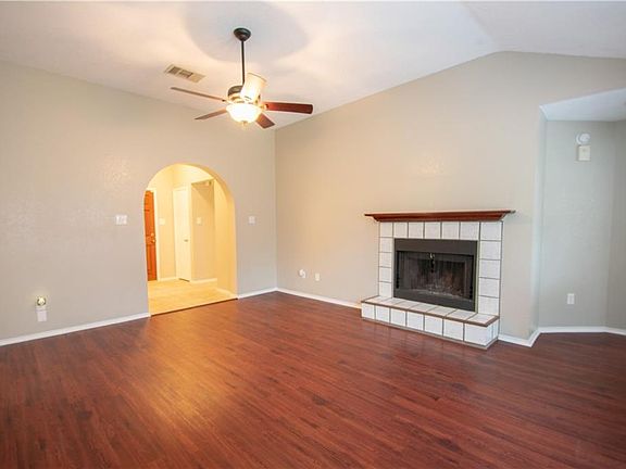 3rd image of 1111 Saratoga Dr