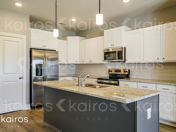 4th image of 3708 Oak Leaf Way Unit F