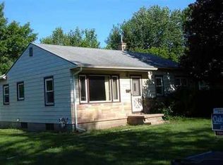 2426 W 9th St, Waterloo, IA 50702