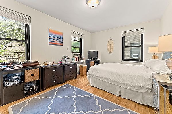 1st image of 155 W 71st St APT 3B
