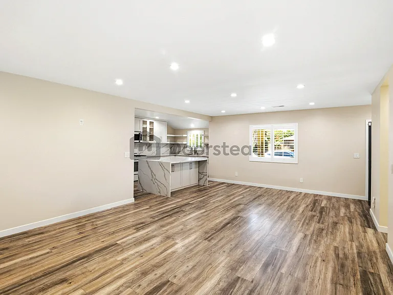 7414 Lasaine Ave — Photo 14