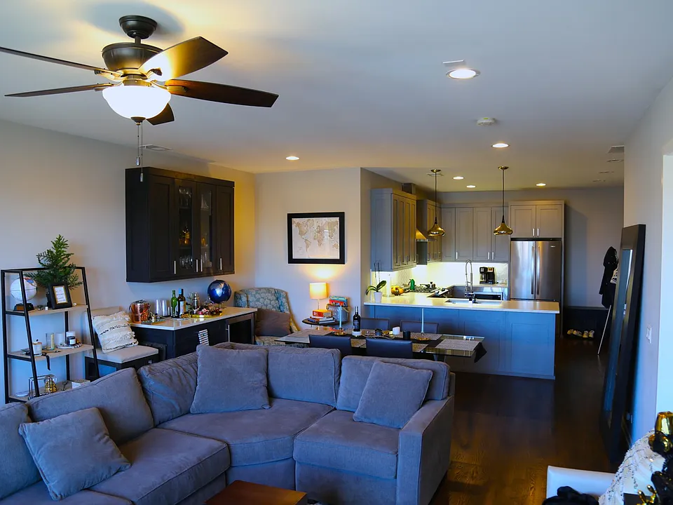 5 N Oakley Ave #303