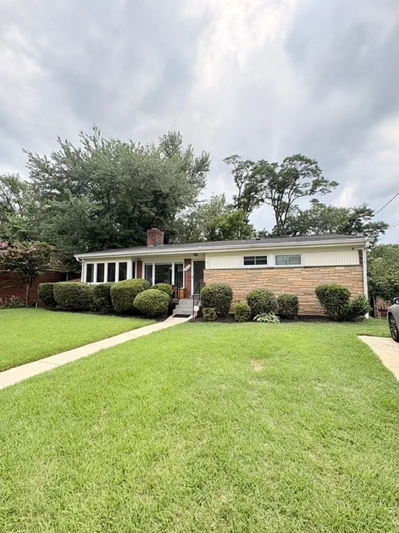 9714 Admiralty Dr , Silver Spring — Photo 2