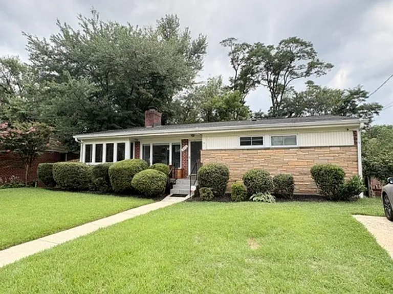 9714 Admiralty Dr — Photo 2