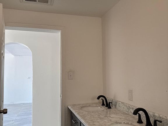 5th image of 15574 Mechem St