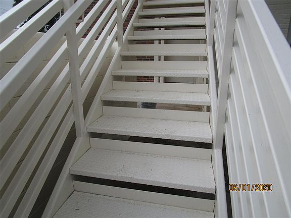 2nd image of 1141 Washington Blvd APT 3