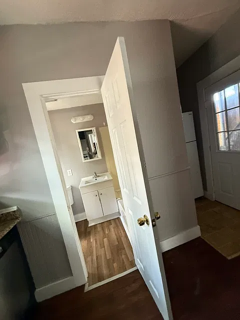 3 bed, 1000 sqft, $1,900 — Photo 3