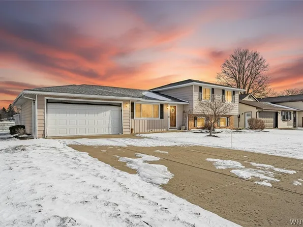 6399 Buell Dr, Lockport, NY 14094