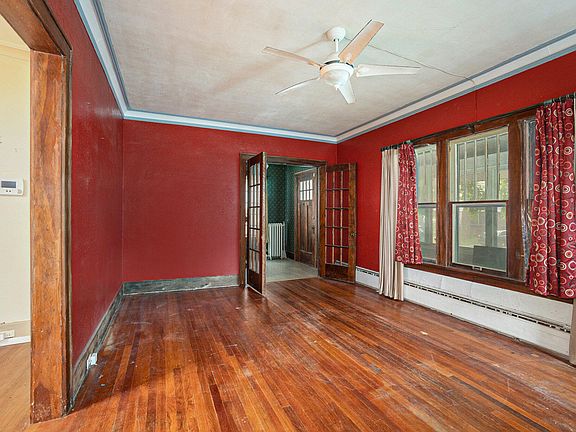 5th image of 418 Elmwood St NE