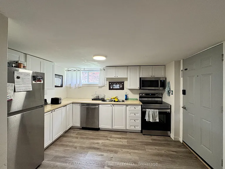 95 Diffin Dr — Photo 5