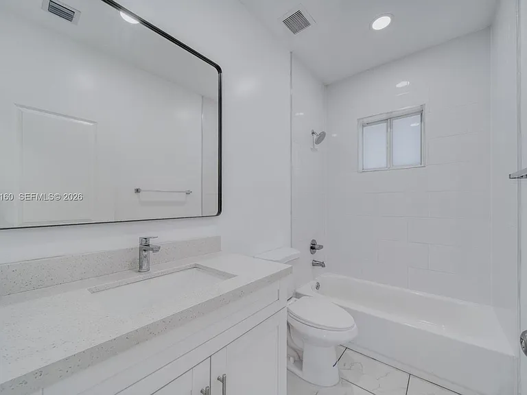 14710 NE 7th Ct #14710 — Photo 17