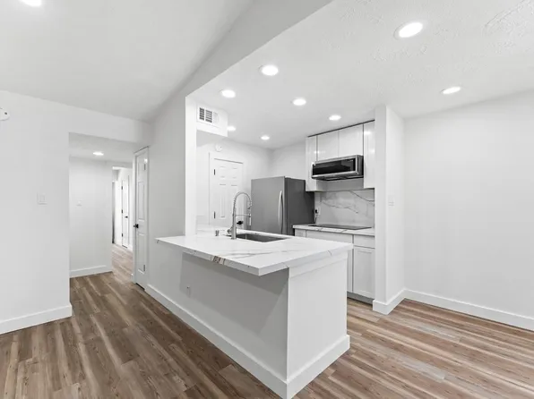 17331 Red Oak Dr APT 14, Houston, TX 77090