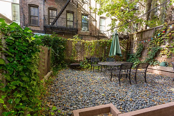 Rented by Compass | media 10