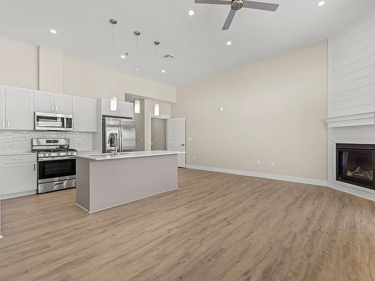 12545 W State St #105 & Unit 205 — Photo 6