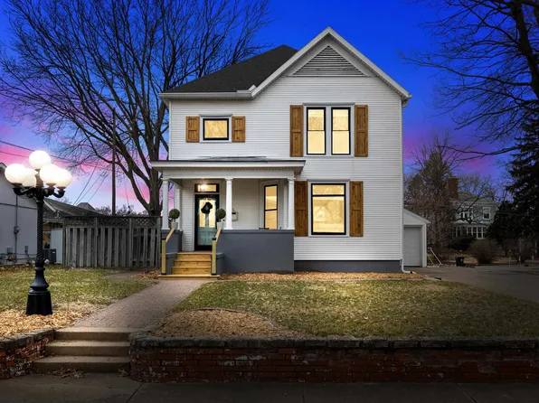 807 N 4th St, Pekin, IL 61554