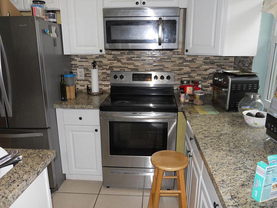 1st image of 3290 NE 10th Avenue