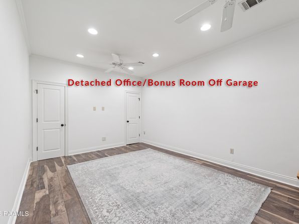 8921 Oak Creek Ln, Abbeville, LA 70510