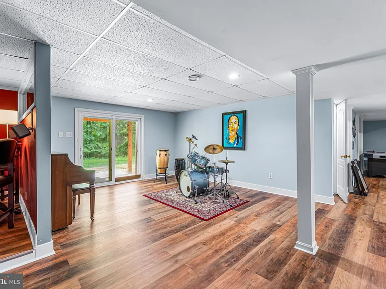 10870 Hammond Dr — Photo 37