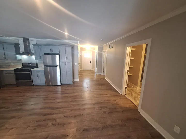 11290 Broadway St — Photo 33