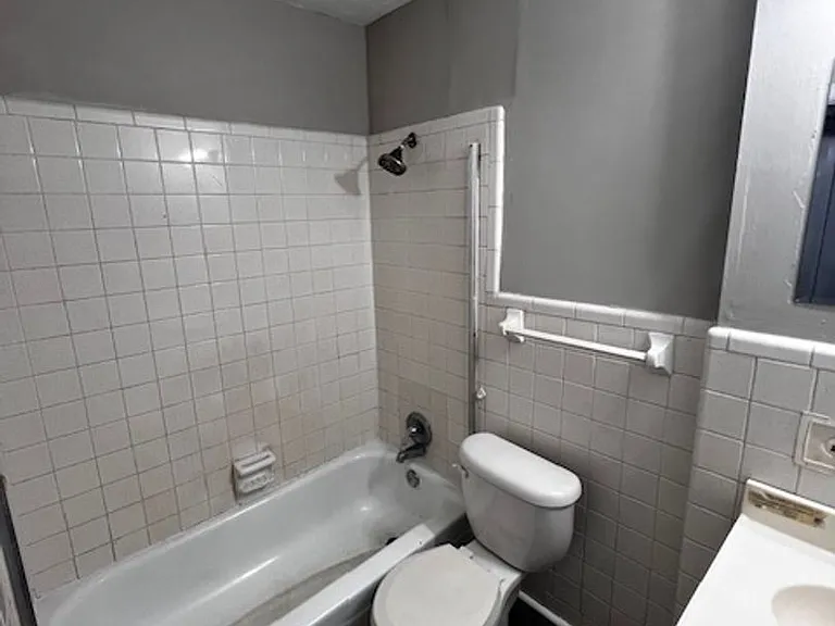 1021 W Rowan St — Photo 17