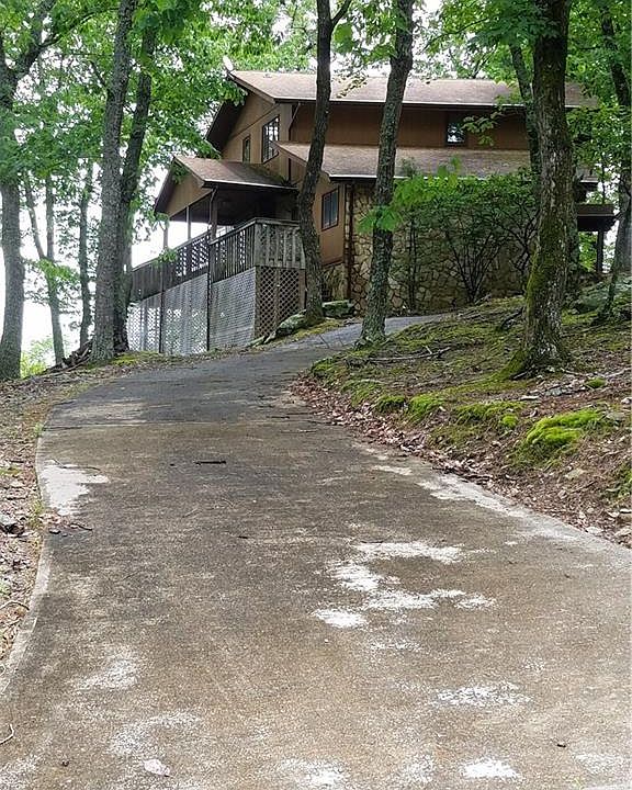 2nd image of 1555 Greenstreet Dr