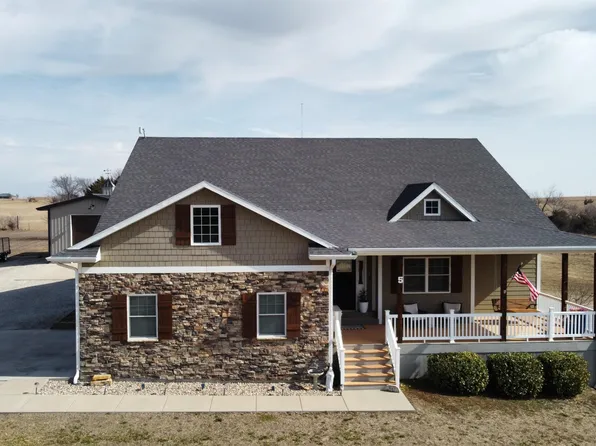 5 Locust Ln, Emporia, KS 66801