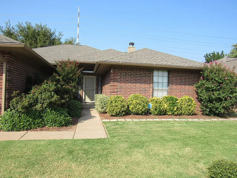 1809 Pinnacle Ln — Photo 2