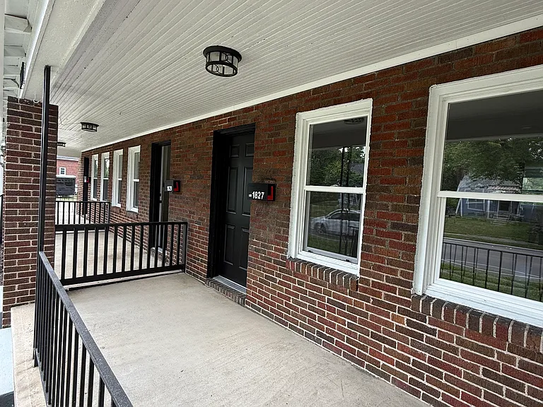 1829 S Champion Ave — Photo 3