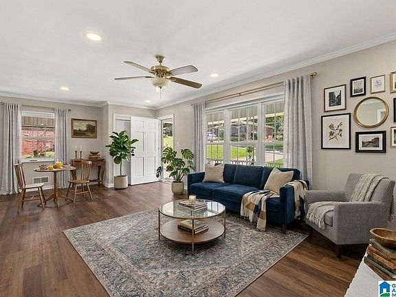 3rd image of 920 Hickory Cir