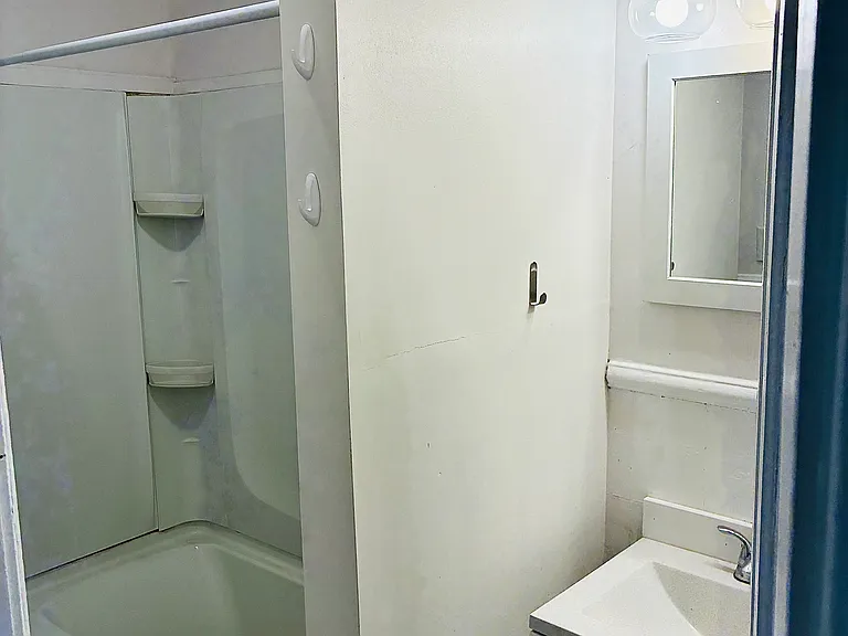 211 Vernon St #3 — Photo 9