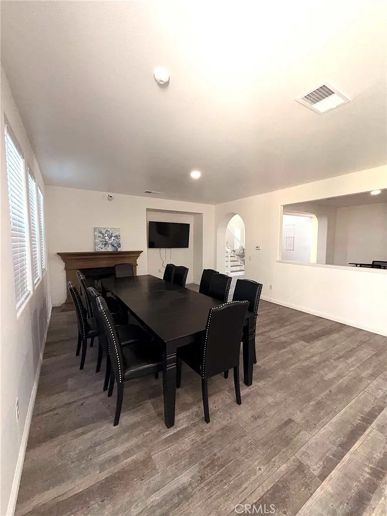 6 bed, 3421 sqft, $5,000 — Photo 4