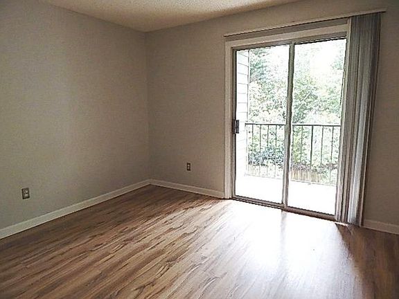 5th image of 419 Granville Ct #419