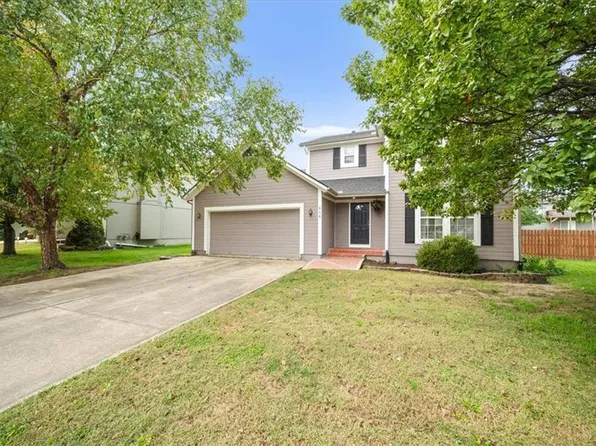 416 N Hickory St, Gardner, KS 66030