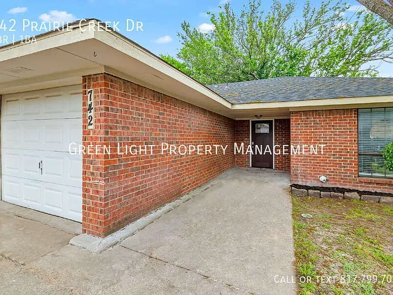 742 Prairie Creek Dr — Photo 2
