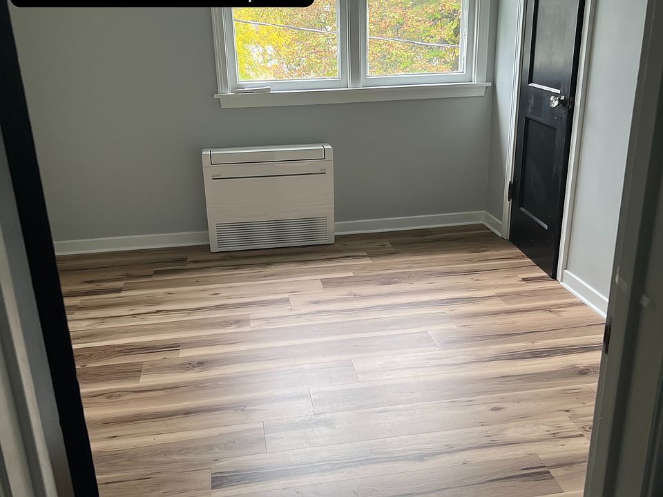 Bed 2 w/ mini split for heat and central air