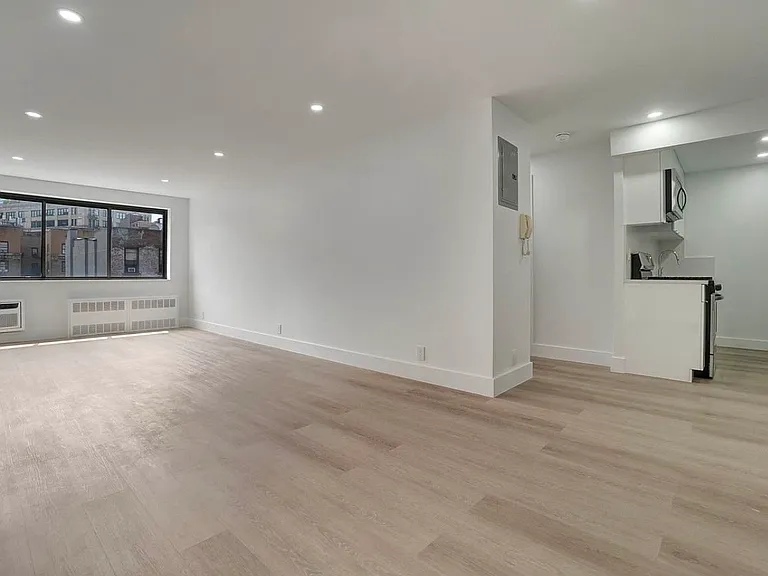 85 8th Ave #5E — Photo 1
