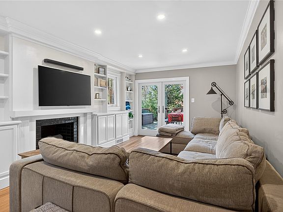 5th image of 929 N Meadowcroft Ave