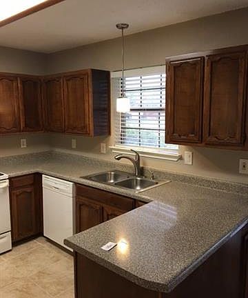 4th image of 1107 Cypress Dr