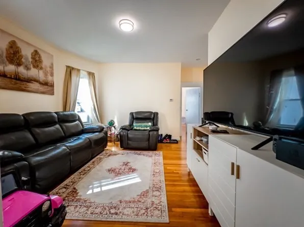 18 Egleston St #2, Boston, MA 02130