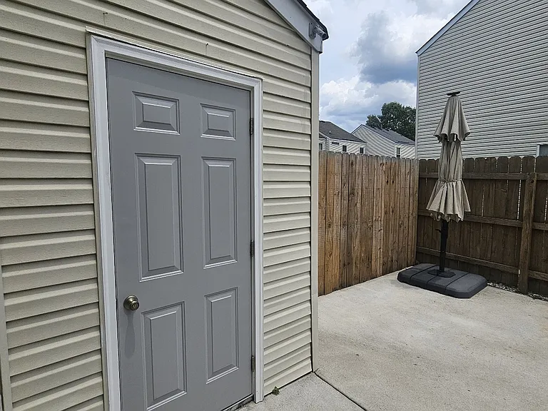 1228 Warwick Dr — Photo 9