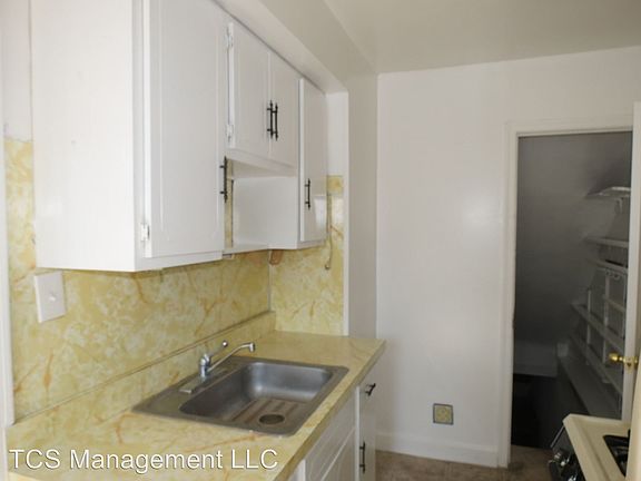 4th image of 3332 Hartel Ave