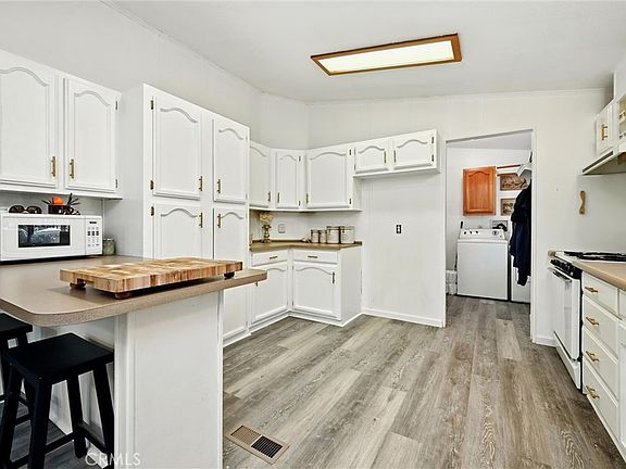 5th image of 551 Clover Dr