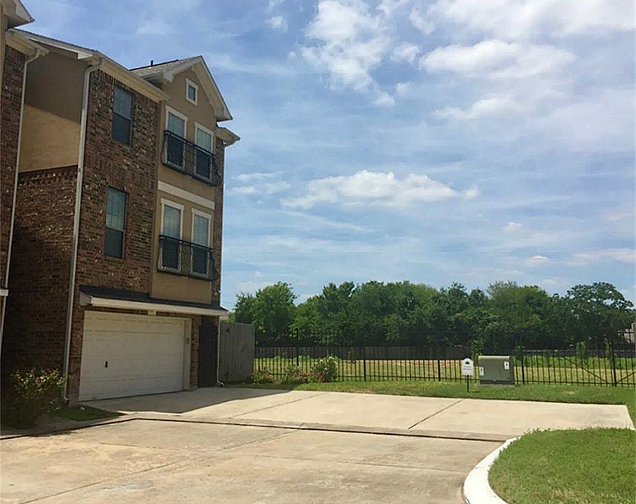 1st image of 7909 Bachwood Dr