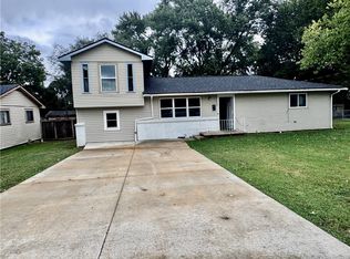 114 E Bailey Ave, Springdale, AR 72764