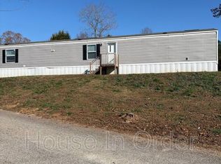104 Shamrock Park Dr, Landrum, SC 29356