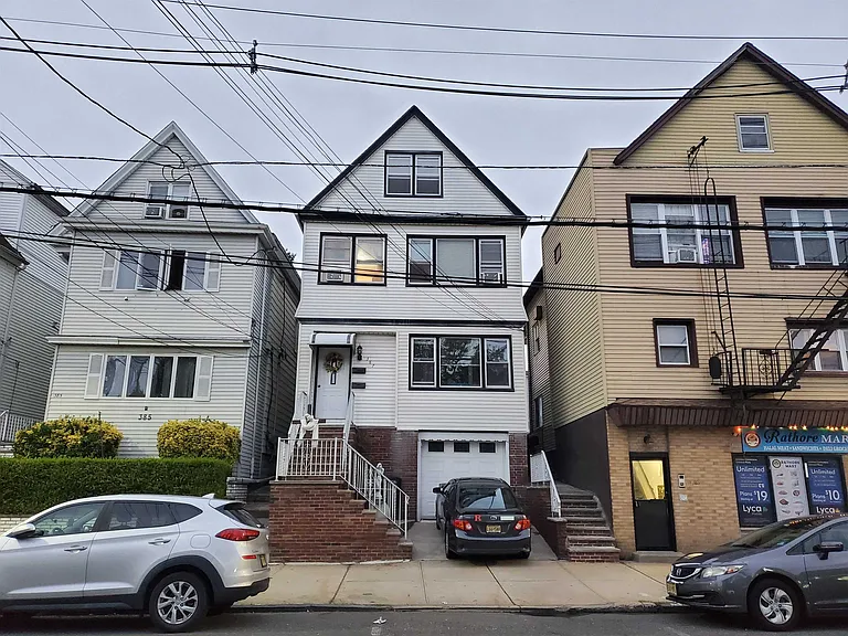 387 Avenue E — Photo 23