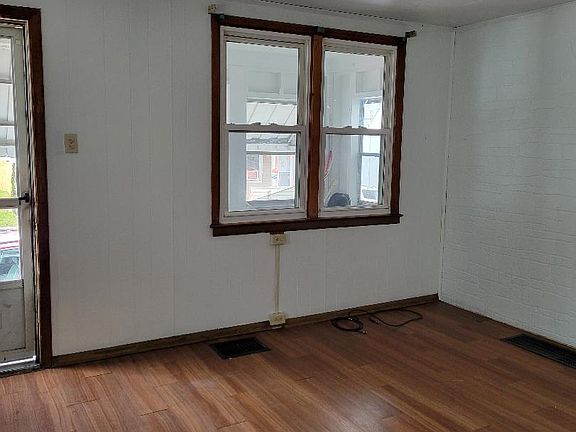 3rd image of 18 John St