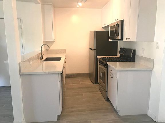 3rd image of 1308 Ocean Park Blvd APT 1